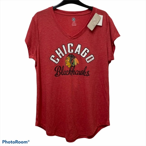 NHL Chicago Blackhawks Women’s Red T-shirt NWT - Picture 1 of 4
